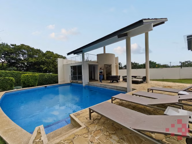 APARTAMENTO DE LUJO EN PRIMERA PLANTA CON JARDÍN PRIVADO – VEREDAS DEL RÍO, PIEDADES DE SANTA ANA - Imagen 15