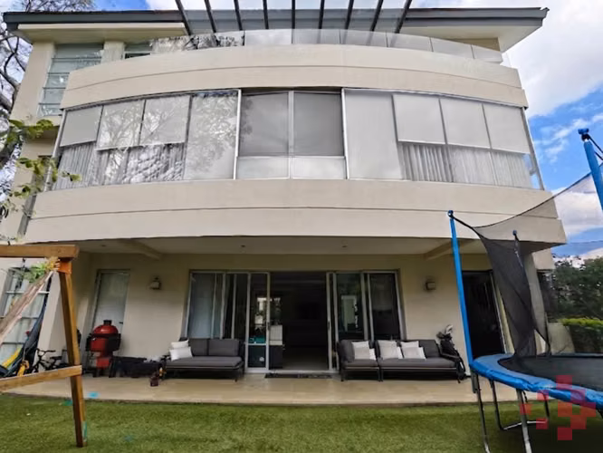 APARTAMENTO DE LUJO EN PRIMERA PLANTA CON JARDÍN PRIVADO – VEREDAS DEL RÍO, PIEDADES DE SANTA ANA - Imagen 7