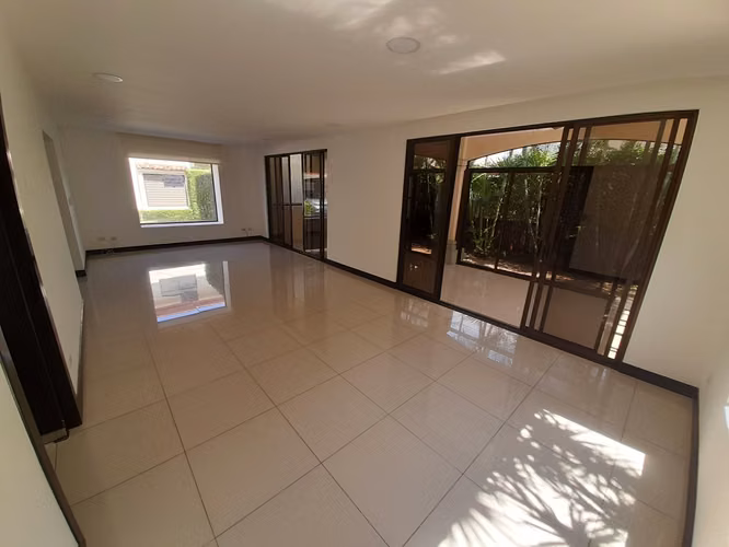 268 / Alquiler / Casa / Grande y lujosa / Condominio Exclusivo - Imagen 4