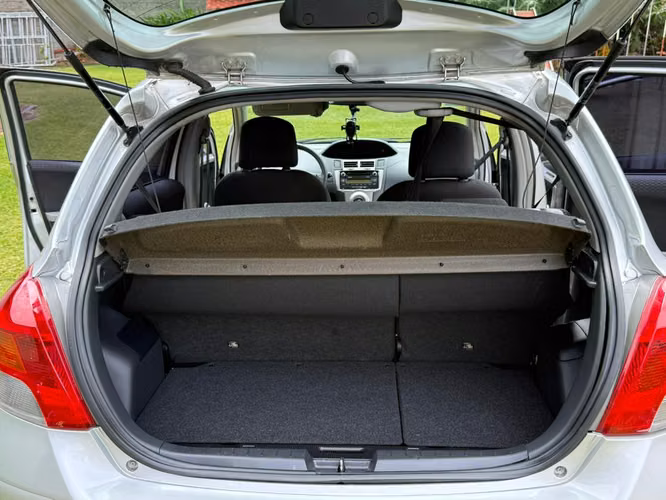 TOYOTA  YARIS HATCHBACK - Imagen 6