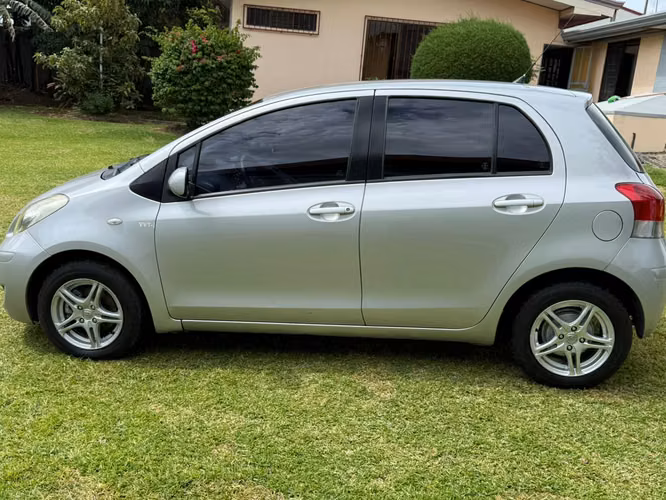 TOYOTA  YARIS HATCHBACK - Imagen 5
