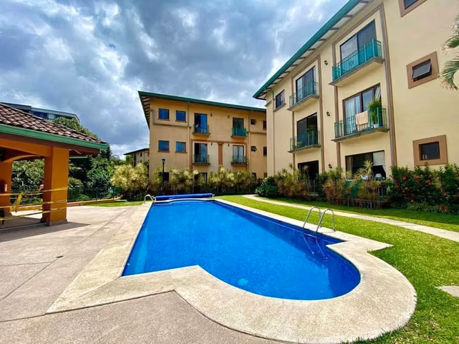 270 / Alquiler / San Rafael de Escazú / Estilo colonial / Piscina / Pet friendly