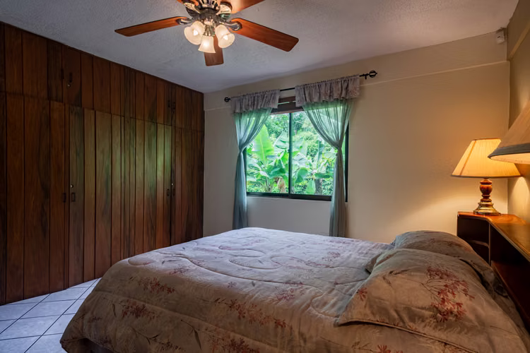 Casa en Venta en Bello Horizonte, Escazú con Gran Jardín y Vista Panorámica-VH - Imagen 14