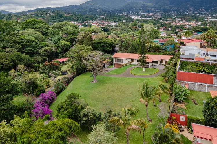 Casa en Venta en Bello Horizonte, Escazú con Gran Jardín y Vista Panorámica-VHA - Imagen 20