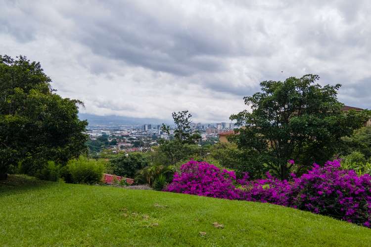 Casa en Venta en Bello Horizonte, Escazú con Gran Jardín y Vista Panorámica-VHA - Imagen 17