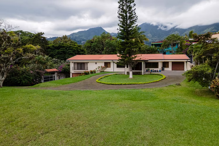 Casa en Venta en Bello Horizonte, Escazú con Gran Jardín y Vista Panorámica-VH - Imagen 3