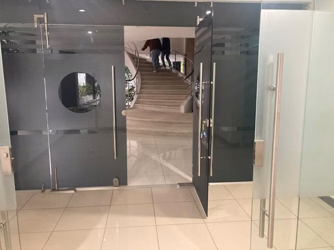 Alquiler oficina Escazú 40m2 a $840 + IVA - Imagen 14