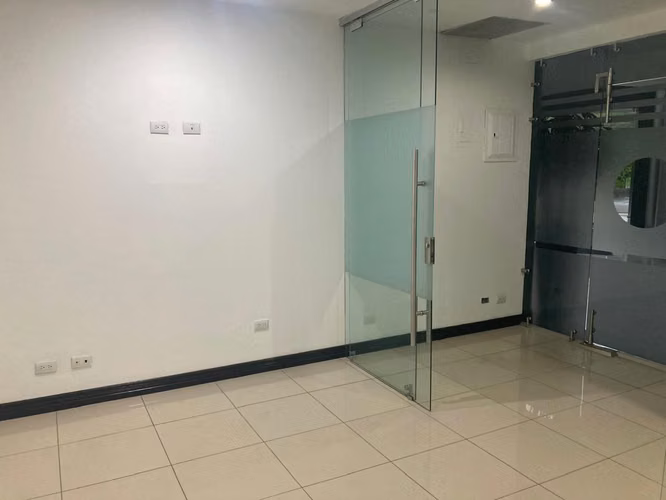 Alquiler oficina Escazú 40m2 a $840 + IVA - Imagen 18