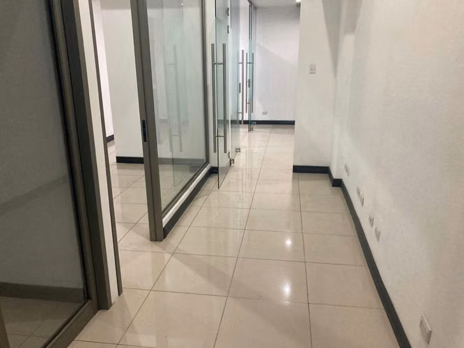 Alquiler oficina Escazú 40m2 a $840 + IVA - Imagen 16