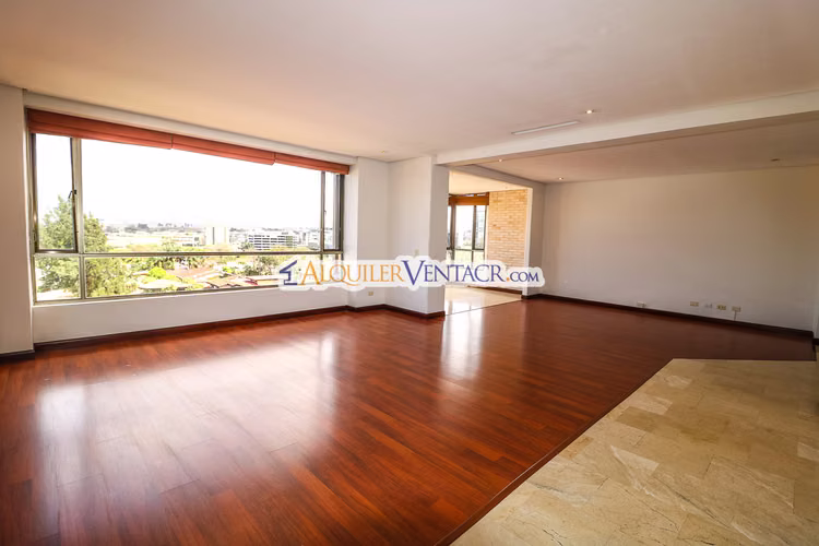 Lujoso apartamento de 324 m2 con 4 habit. y vista en Los Laureles Escazú - Imagen 3