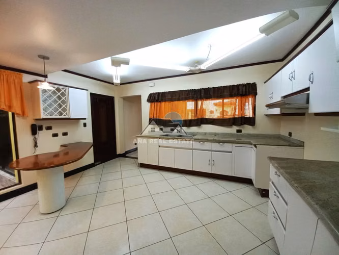AMPLIA CASA EN CONDOMINIO EN BELÉN, HEREDIA | 4 HABITACIONES - Imagen 6