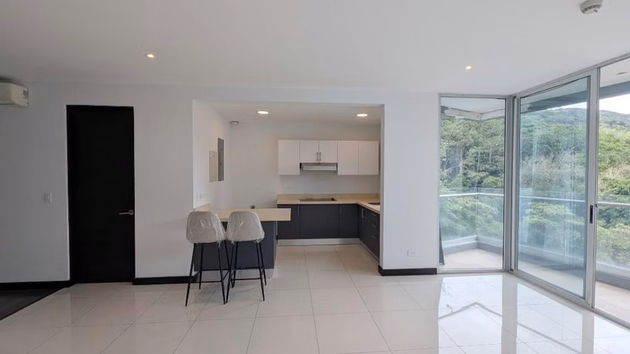 Bosques de Escazu - Moderno Apartamento - Imagen 2