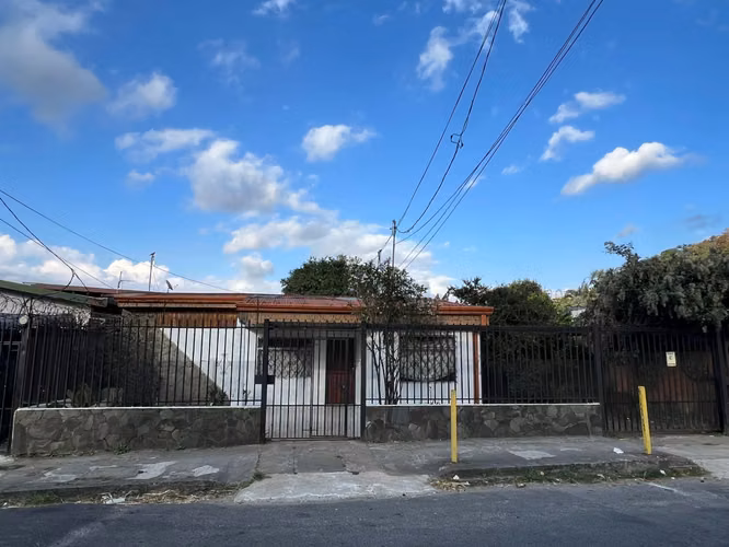 Vendo Casa por el cruce San Antonio y La Colina Uso suelo Comercial 157 m2 - Imagen 2