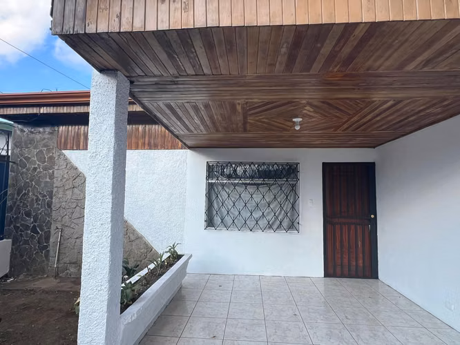 Vendo Casa por el cruce San Antonio y La Colina Uso suelo Comercial 157 m2 - Imagen 4