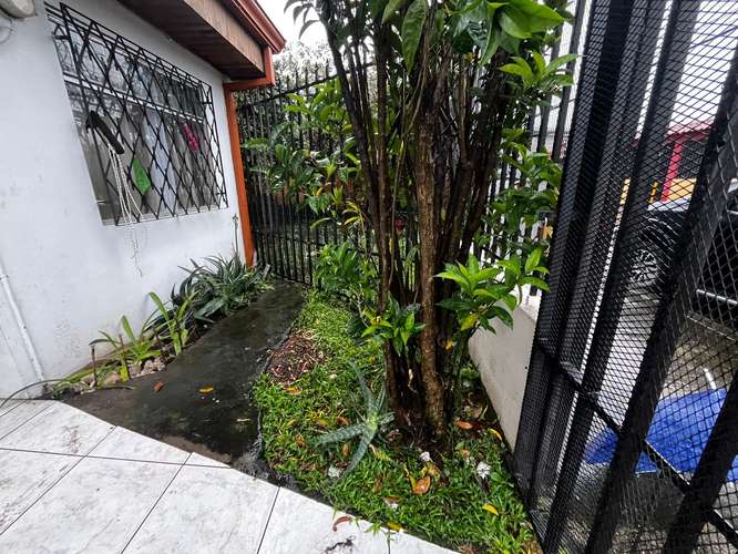 Casa con uso de suelo comercial cerca del cruce San Antonio y La Colina, 157 m² de terreno