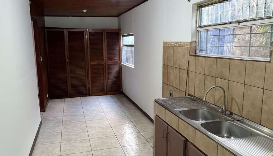 Casa con uso de suelo comercial cerca del cruce San Antonio y La Colina, 157 m² de terreno