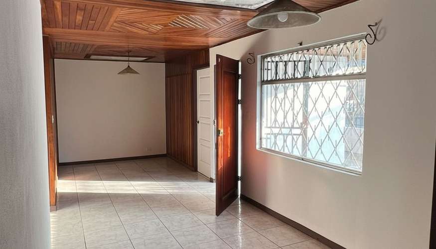 Casa con uso de suelo comercial cerca del cruce San Antonio y La Colina, 157 m² de terreno