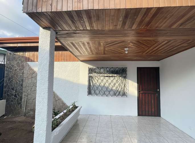Casa con uso de suelo comercial cerca del cruce San Antonio y La Colina, 157 m² de terreno