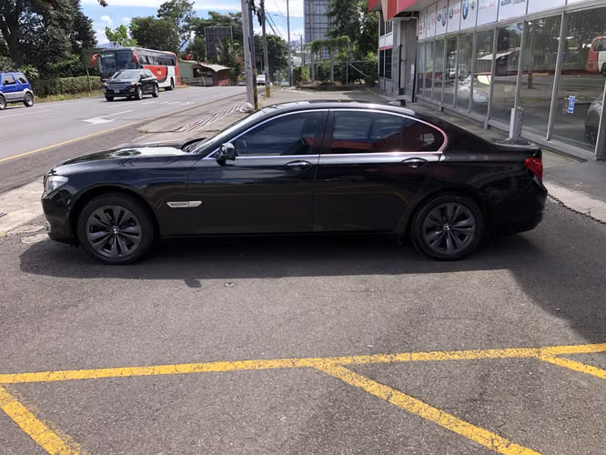 BMW 740 año 2009 - Imagen 5