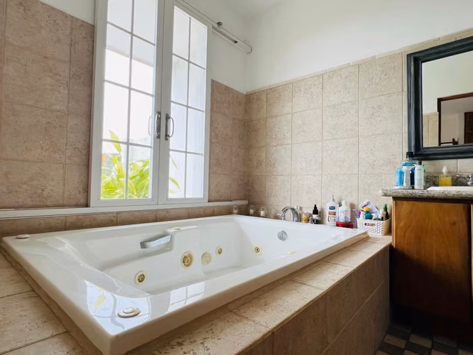 Residencia con vistas impresionantes en Santa Bárbara de Heredia - Imagen 15