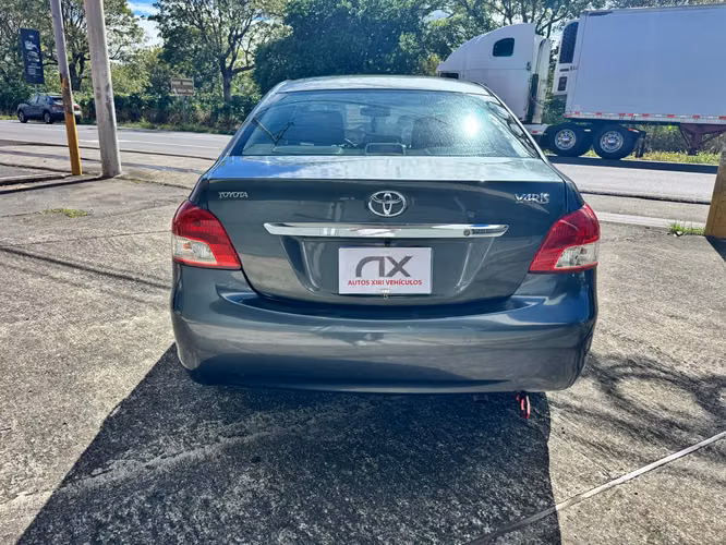 Toyota Yaris E 2012 - Imagen 4