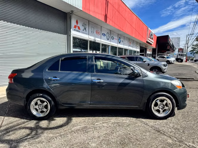 Toyota Yaris E 2012 - Imagen 5