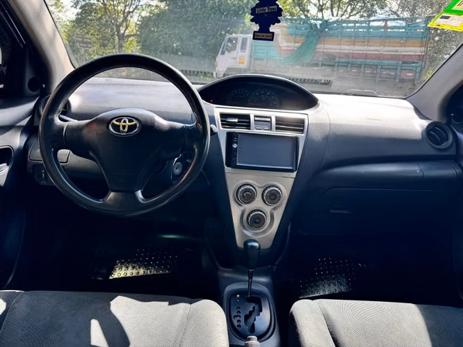 Toyota Yaris E 2012 - Imagen 6