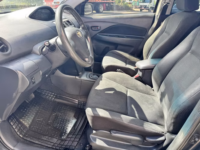 Toyota Yaris E 2012 - Imagen 7