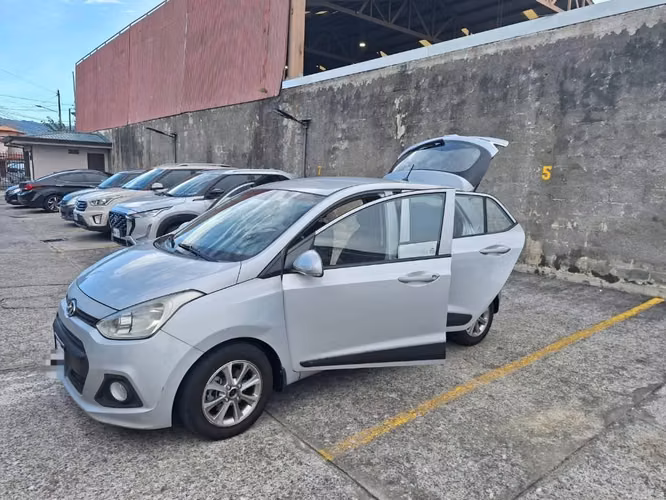 Carro Hyundai Grand i10 - Imagen 5