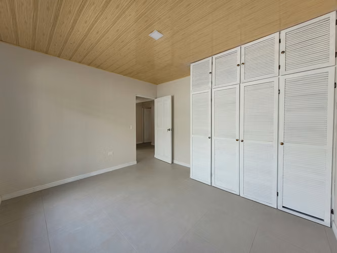 Casa en Alquiler – 4 Habitaciones, 4 Baños y Amplio Parqueo