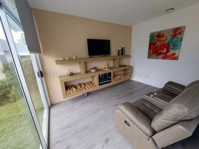 Venta de Casa recién remodelada en San Isidro de Heredia - Imagen 8