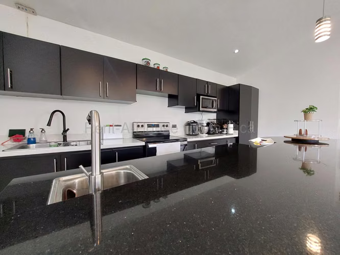 Venta de Casa recién remodelada en San Isidro de Heredia - Imagen 4