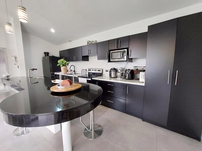 Venta de Casa recién remodelada en San Isidro de Heredia - Imagen 5