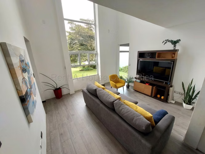 Venta de Casa recién remodelada en San Isidro de Heredia - Imagen 3