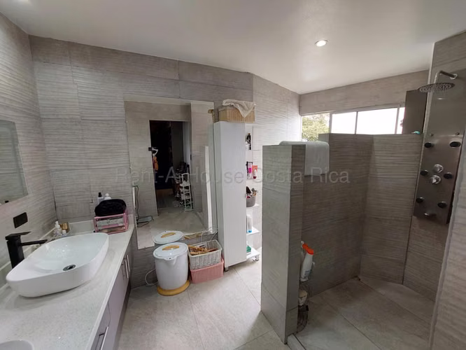 Venta de Casa recién remodelada en San Isidro de Heredia - Imagen 13