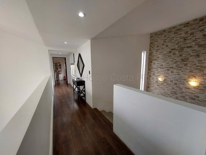 Venta de Casa recién remodelada en San Isidro de Heredia - Imagen 14