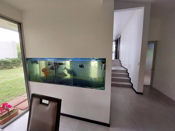 Venta de Casa recién remodelada en San Isidro de Heredia - Imagen 7