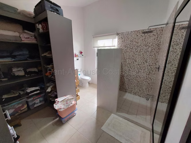 Venta de Casa recién remodelada en San Isidro de Heredia - Imagen 17