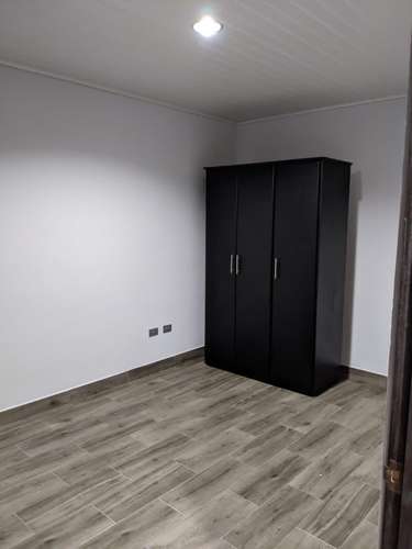 SE ALQUILA HERMOSO APARTAMENTO - Imagen 4