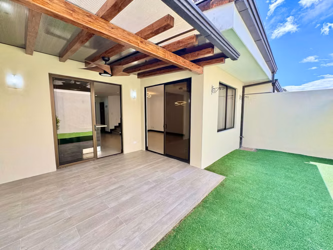 Casa tres niveles en condominio con multiples amenidades - Imagen 6