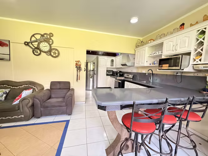 Oportunidad de Inversión en GUÁPILES - Casa + 5 APARTAMENTOS 100.000.000