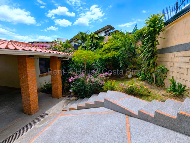 Casa en Venta en Alto de Las Palomas Escazú | Amplios Espacios y Vista Espectacular - Imagen 3