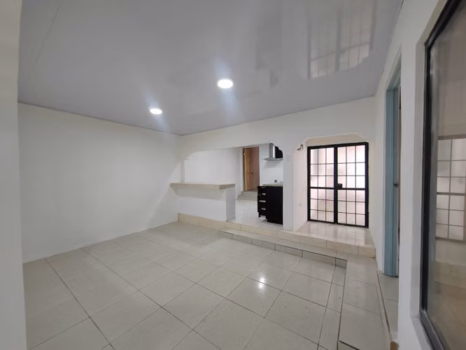 Amplia casa familiar de 5 habitaciones – Hatillo 4, Avenida Holanda - Imagen 4