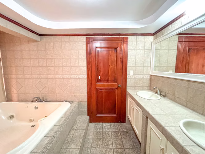 Alquiler Casa Independiente en Rohrmoser con Azotea Privada y Jacuzzi - Imagen 6