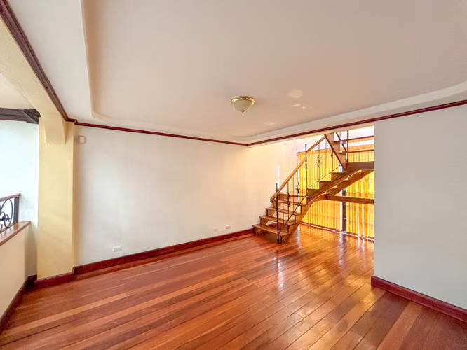 Alquiler Casa Independiente en Rohrmoser con Azotea Privada y Jacuzzi - Imagen 3