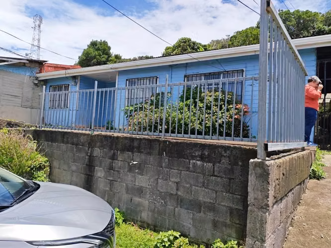 You sell land in Zarcero. Negotiable price.