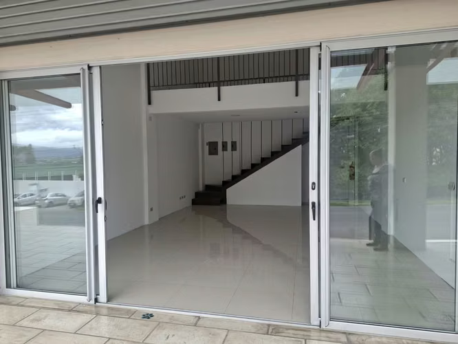Alquiler local comercial en Plaza Comercial Piedades de Santa Ana - Imagen 2