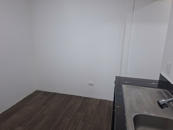 APARTAMENTO-HABITACIÓN EN PAVAS. - Imagen 5