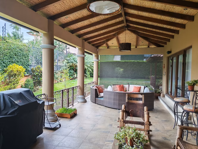 Lujosa Casa Colinas de Montealegre Curridabat - Imagen 7