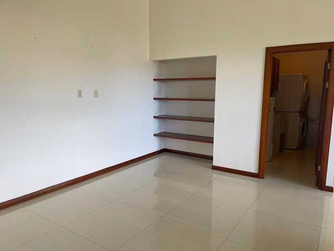 Se alquila espacioso apartamento de 3 habitaciones en Escazú con vistas panorámicas a la ciudad. - Imagen 9